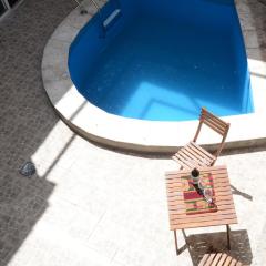Casa amplia con garaje, pileta y aire acondicionado en todas las habitaciones en zona residencial de Mendoza