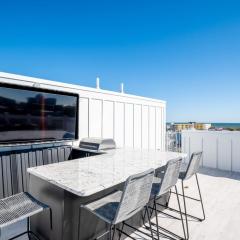 Luxury New Build with Oceanview-Grow With The Flow