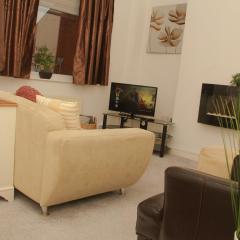 Spacious House, Near Haigh Woodland Park, Wifi, Parking