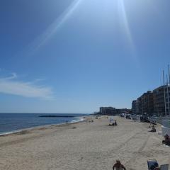 PMT14 - City apartment by the beach with pool