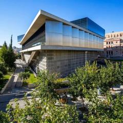 Modern Apt opposite the Acropolis Museum