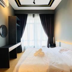 Spacious Apartment near IIUM Medical Centre, ECR & Teluk Cempedak with Smart TV & Pool