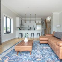 Large 2-Bedroom with Huge Roof Deck view of Chicago Skyline