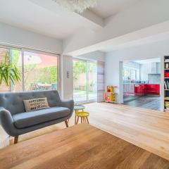 Apt T5 rénové avec bureau jardin et parking en centre ville