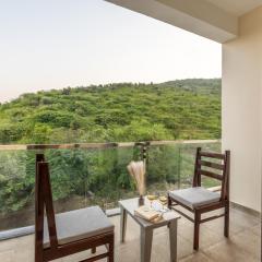 Alaya Stays with Balcony & Hill View - Lake City Heights