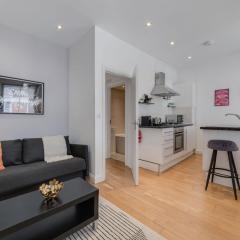 The Lipstick Palace - Fitzrovia - by Frankie Says