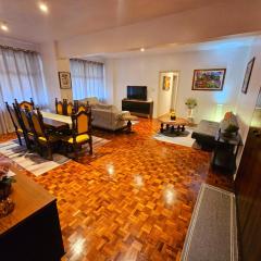 APARTAMENTO INTEIRO GIGANTE CENTRO de PORTO ALEGRE SANTA CASA 200M PERTO DE TUDO