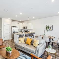 LUXURY TOWNHOME NEAR DOWNTOWN AND PENSACOLA BEACH