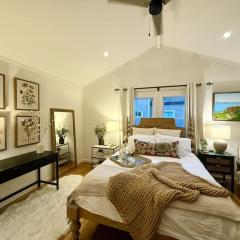 Downtown Healdsburg Plaza Charmer with Hot Tub