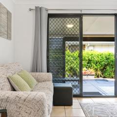 Spacious 1-Bed Unit with Outdoor Patio Dining