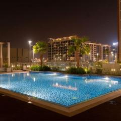 Cozy Studio Retreat with Balcony in Meydan City