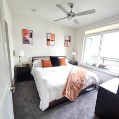 Beautiful Condo on Riverwalk w King Ste free parking pet friendly Centrally Located