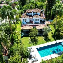 Villa Misli - red/ green
