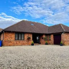 Outstanding 6 Bedroom House Cotton End, Bedford