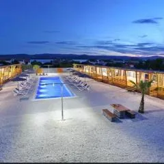 Chalet-Mobilehome mit Pool