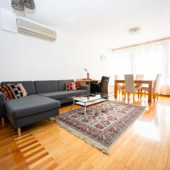 Modern 2BDR apartment in the center - FREE PARKING
