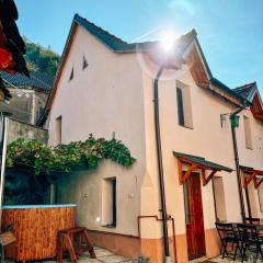 Casa Ursului - Rustic house in traditional village
