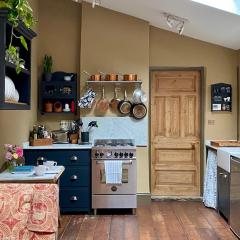 Little Hideaway - Central Frome
