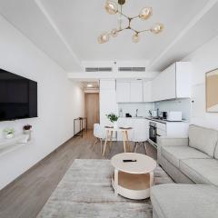 Bright 1BR with balcony in Luma 22
