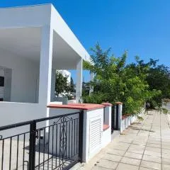 Bungalow House Kiti, seaside