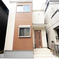 NYHotel 5 新宿2階建て4室1バスルーム1シャワー2トイレ