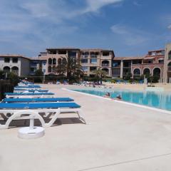 Appartement T2 avec piscine a 100 m de la plage