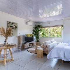 Stylish Spacious Studio Apartment Opposite Green Point Park