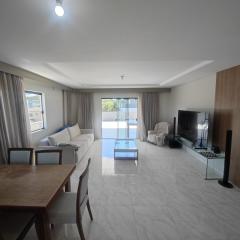 Linda cobertura no campeche próximo a praia