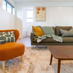 Modern 6BD Homes Carpark Avebury Park Avon River