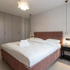 Chopina Glamour Apartment by BookingHost