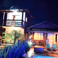 Praia do Rosa loft com cozinha