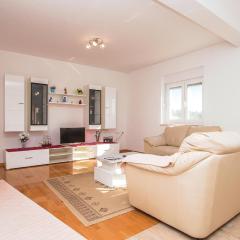 Four-Bedroom Apartment In Sibenik
