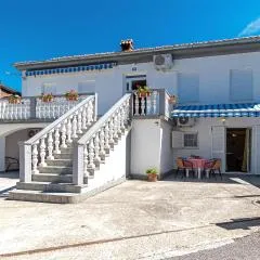 Lovely Apartment In Jadranovo With Wifi