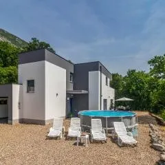 Awesome Home In Drivenik With Jacuzzi