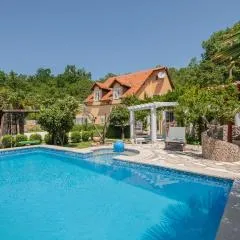 Amazing Home In Zmijavci