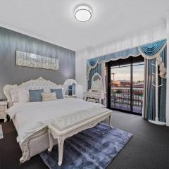 Luxury Villa 3BR 3Bath, Free Parking, Walk to Cafés, Shops & Train, Near City