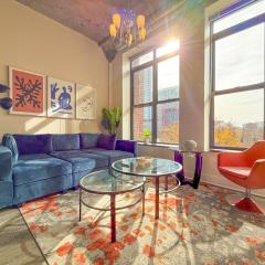 McCormick Place Amazing 2BR Suite with City View and Optional Parking for up to 8 guests Near Soldier Field and Lakefront Trail