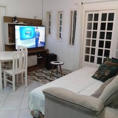 Casa confortável com amplo espaço a 800 m da praia