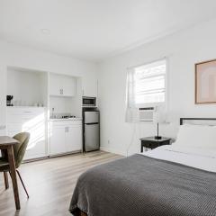 Blueground Westwood studio apartment LAX-1278
