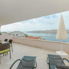 3 Bedroom Nice Apartment In Miskovici