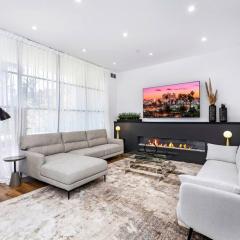 Spacious 4BR Townhouse with Free Parking and Rooftop