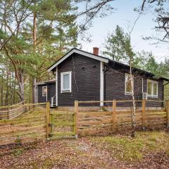 2 Bedroom Cozy Home In Yngsjö