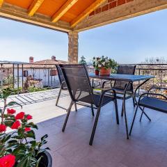 2 Bedroom Cozy Apartment In Labin