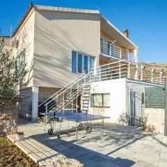 3 Bedroom Pet Friendly Home In Neoric