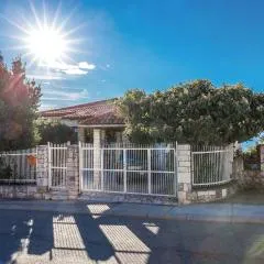 3 Bedroom Cozy Apartment In Kostrena