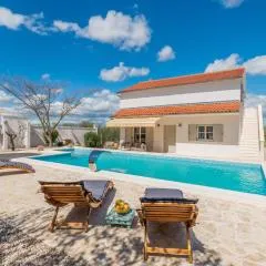 Awesome Home In Polaca With Kitchen