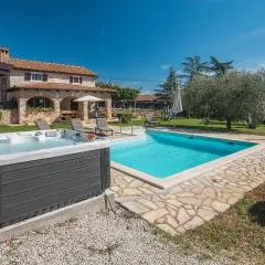 Stunning Home In Porec