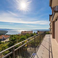 4 Bedroom Cozy Apartment In Pobri