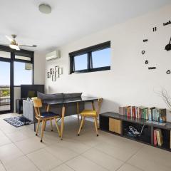 Coburg Loft - Modern 1 Bed Apartment