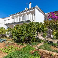 Lovely Apartment In Poljica With Wifi